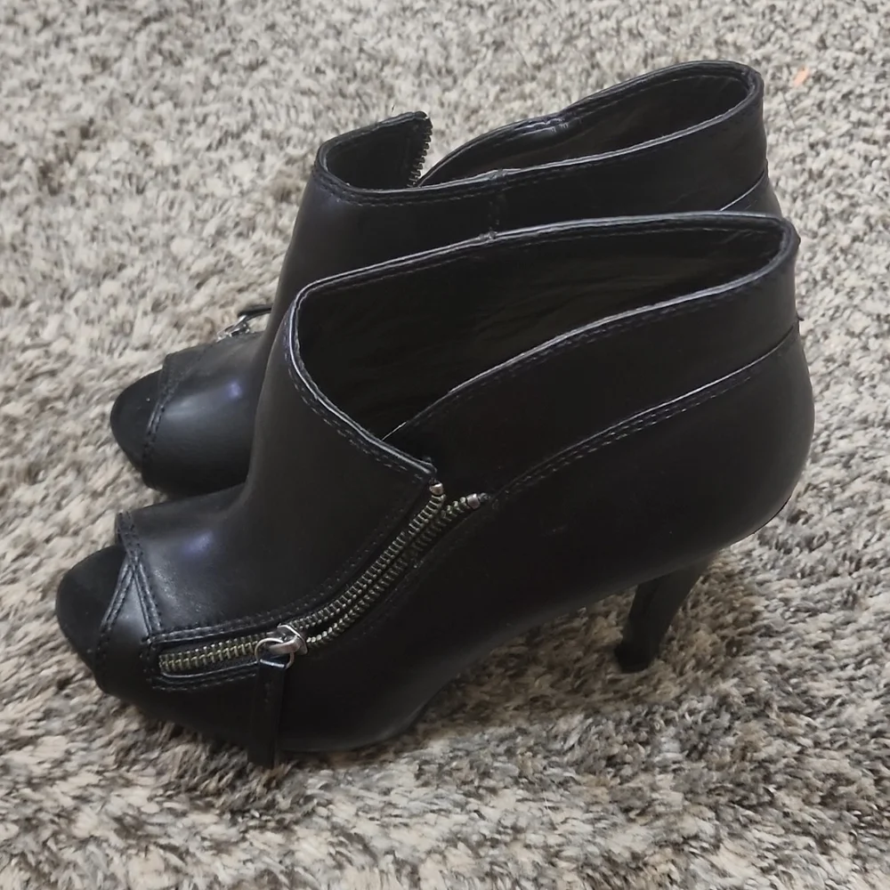 NINE WEST - Picture 3 of 4
